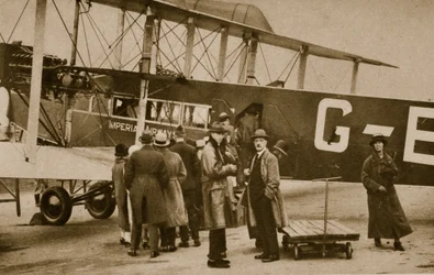 Pasajeros embarcando para París en una aeronave de Imperial Airways